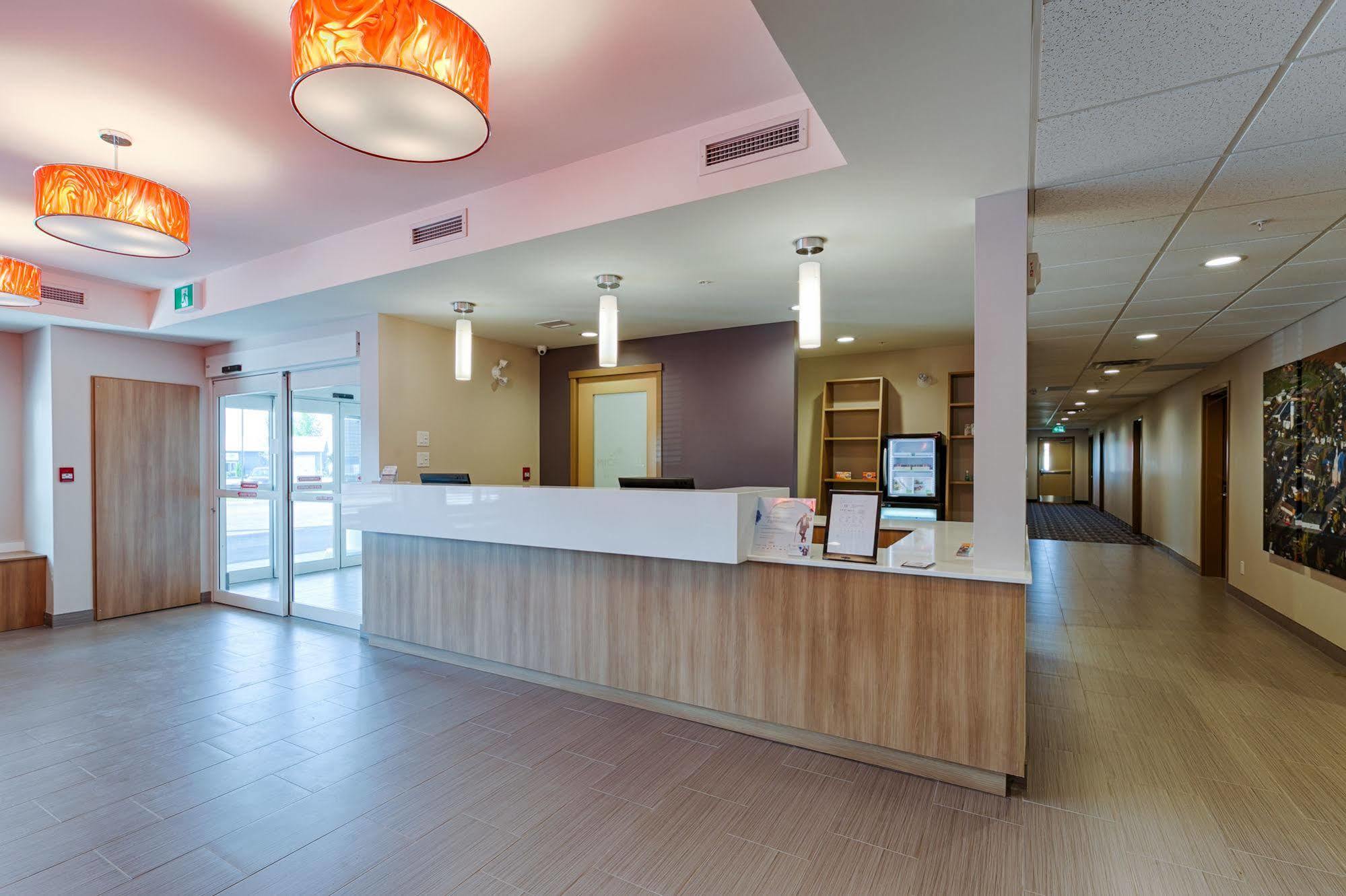 Microtel Casselman Exterior photo